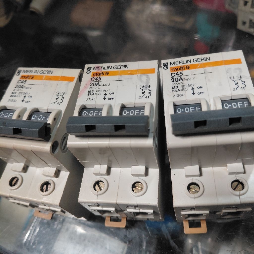 Mcb Merlin Gerin Multi9 C45 20A 2P/MCB MERLIN GERIN 20 Ampere 2P 2POLE