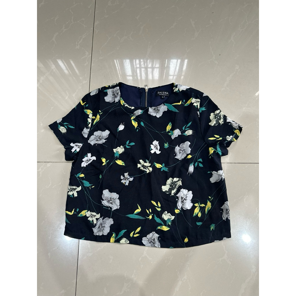 ZALORA blouse wanita motif bunga lengan pendek