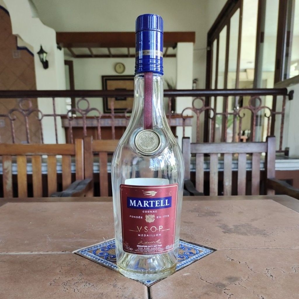 Botol bekas minuman impor