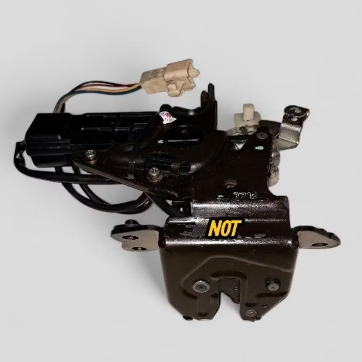 Door Lock Bagasi,Doorlock Bagasi,Lock Assy Back Door Toyota Innova,Fortuner Lama Th 2004-2015 Origin