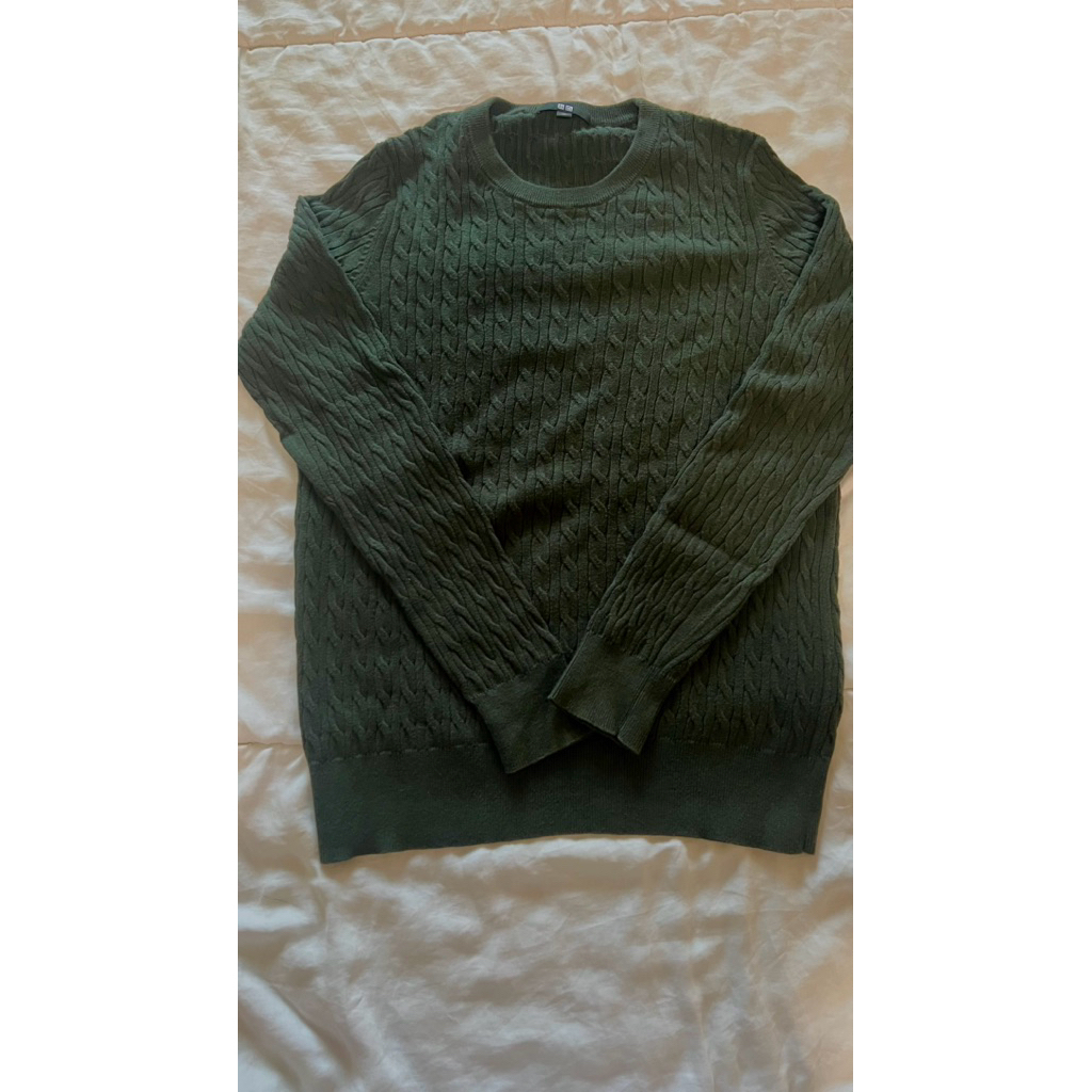 UNIQLO knitwear / rajut warna hijau emerald
