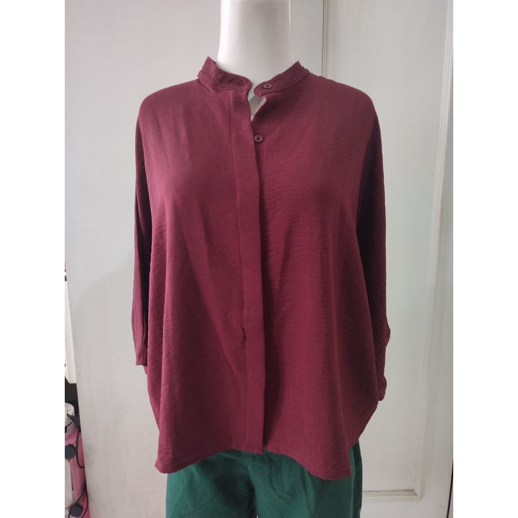 Kemeja Oversize Wanita Lengan Panjang – Hitam & Maroon by chsan.id