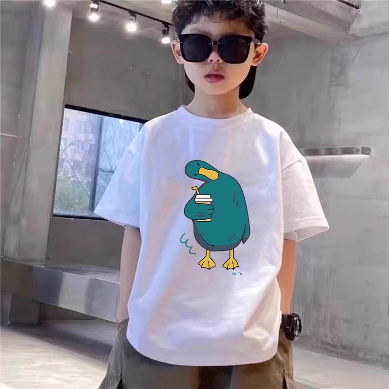 Kaos Lengan Pendek Putih Anak Laki-Laki dengan Desain Bebek Kartun Keren Bertopi, Kacamata, dan Kalu