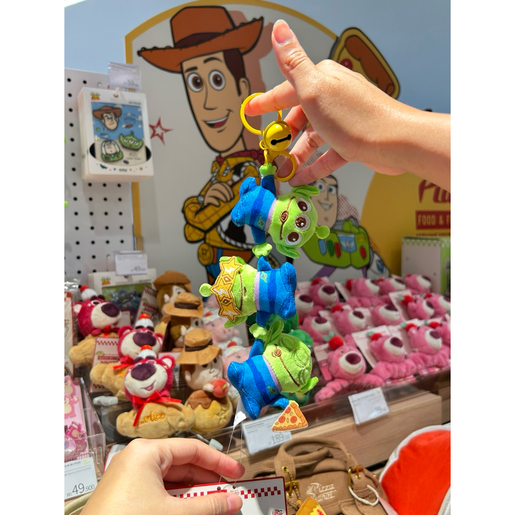OH SOME TOY STORY RESCUE THE ALIEN KEYCHAIN
