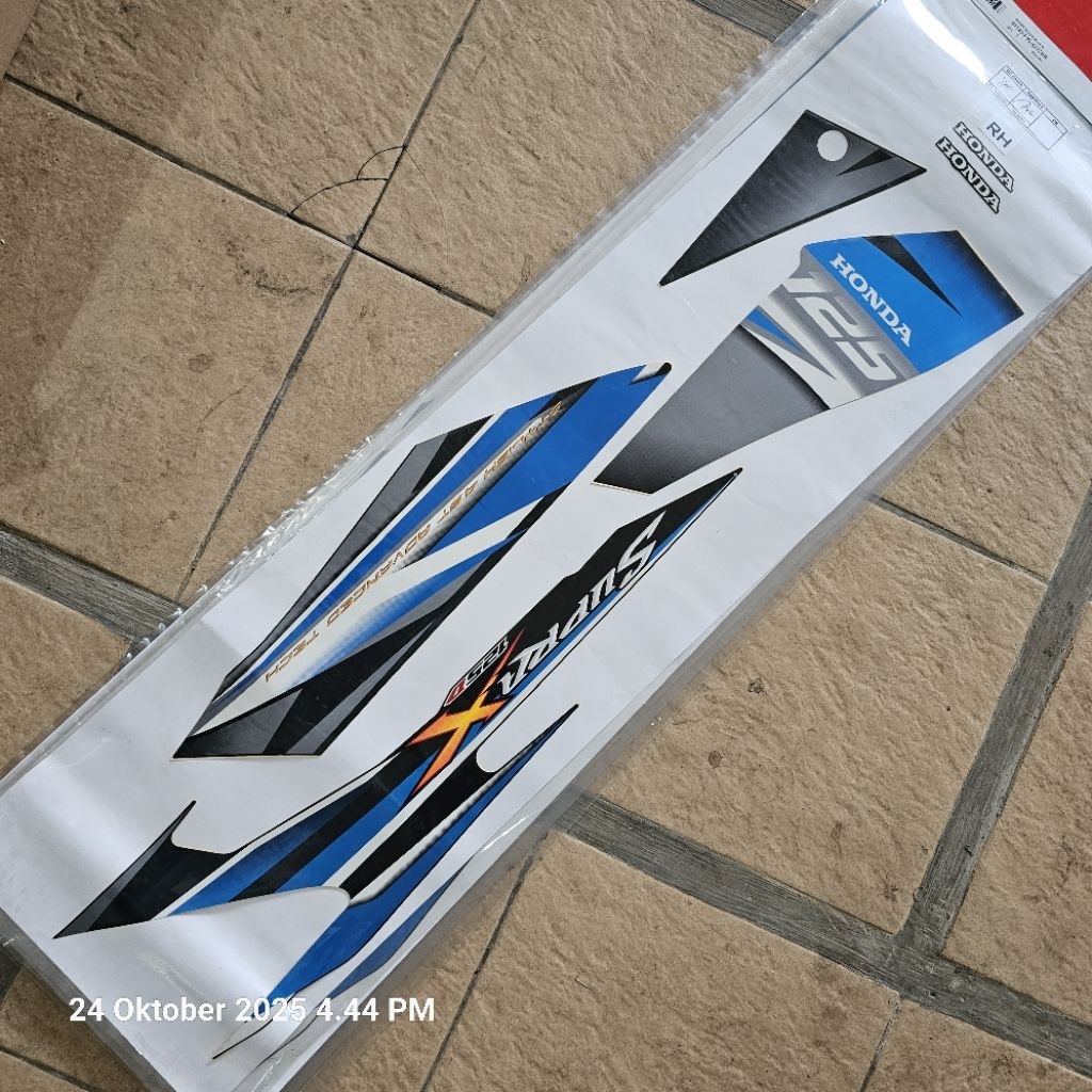 Stripe body Supra X125D kanan. 871X0-KYL-670ZBR