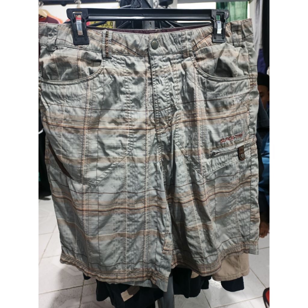 celana pendek blackyak
