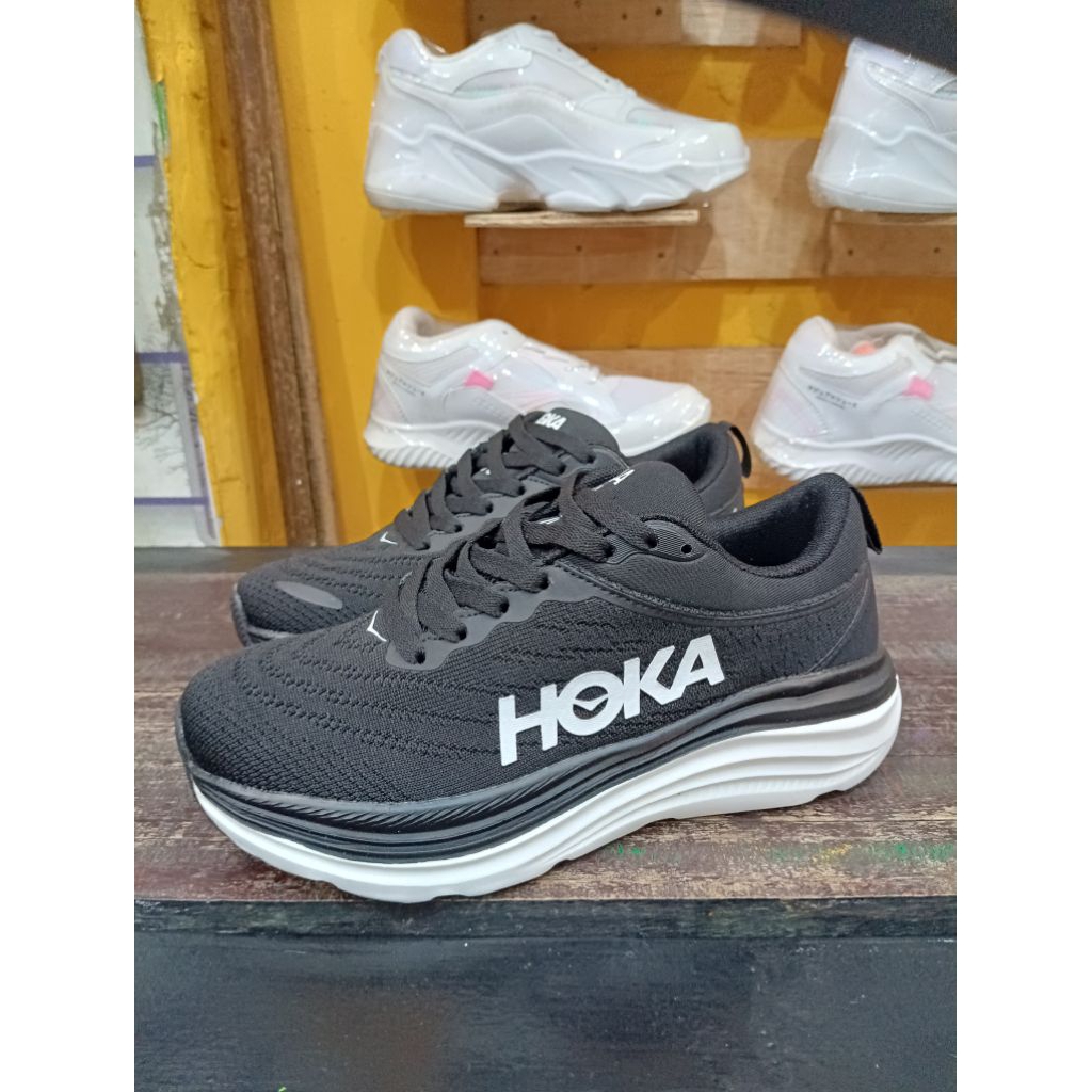 SEPATU RUNNING HOKA BONDI 5 HITAM-PUTIH