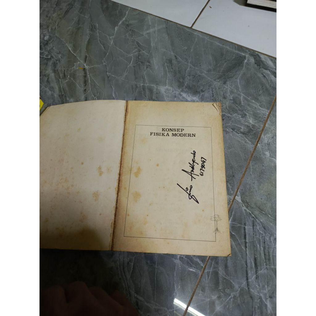 KONSEP FISIKA MODERN-ARTHUR BEISER-Di GB2 kode M1
