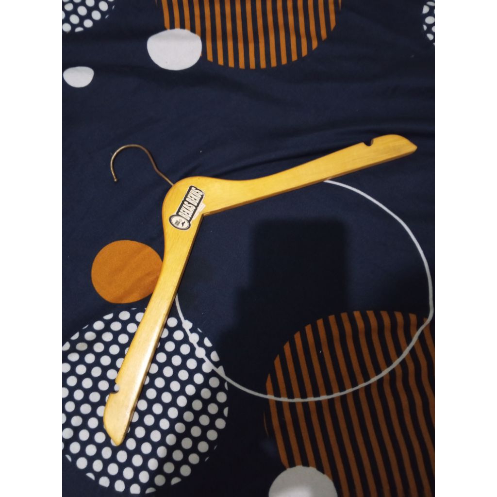 Hanger Kayu Baju Uk 44 Preloved Trifting