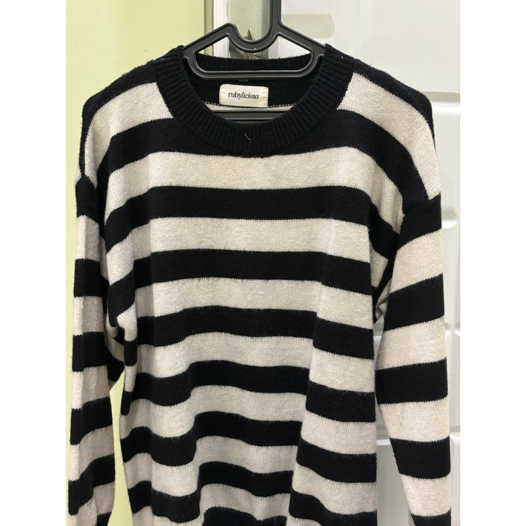 preloved sweater rubylicious