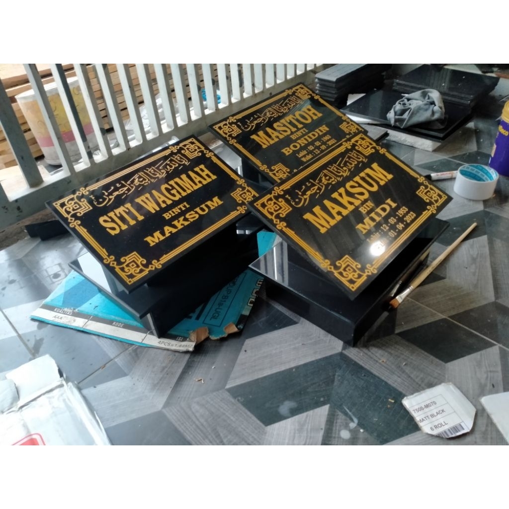 dudukan batu nisan granit 30 x 20.