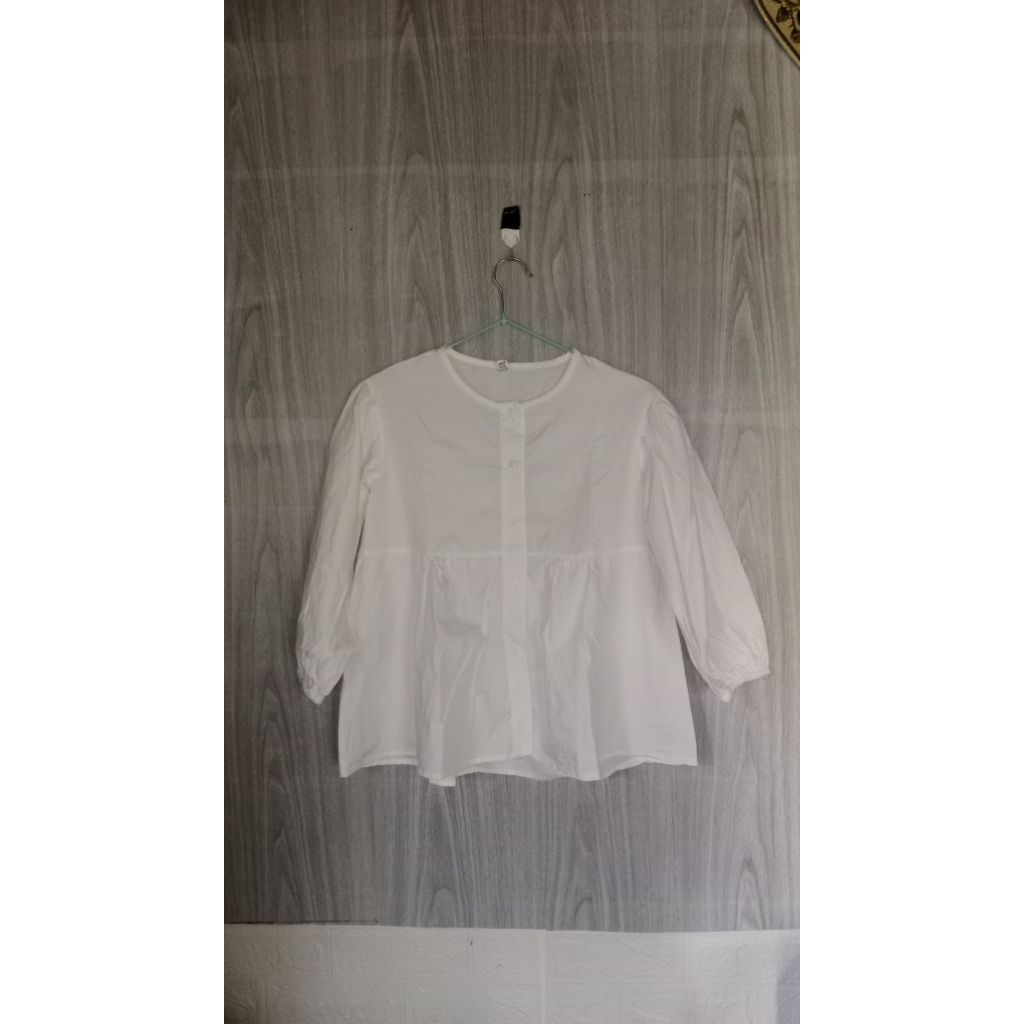 Preloved atasan wanita baju putih batik dan sweater