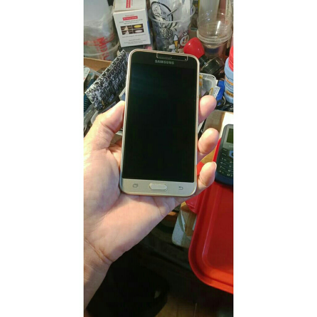 Yang butuh LCD original Amoled samsung J3 2016 utuh mulus mati total segel tidak bongkaran