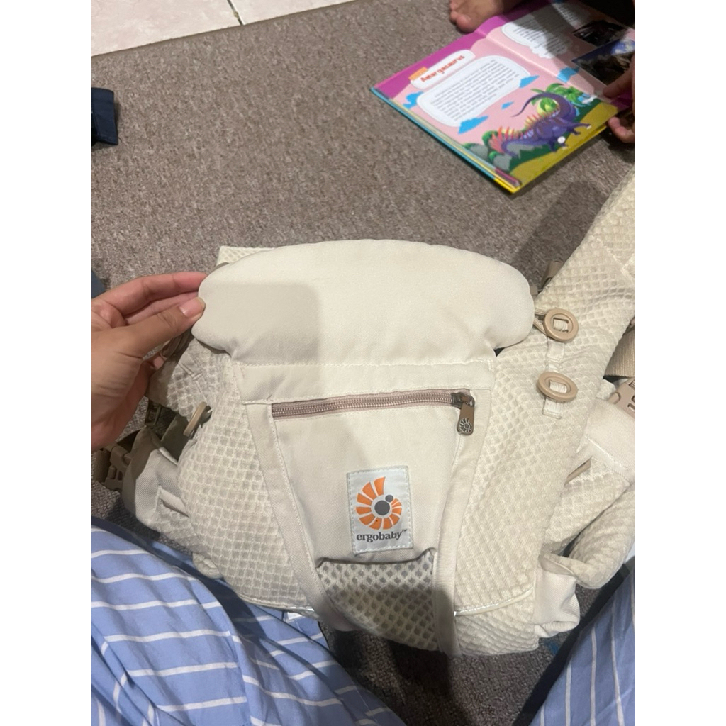 preloved Ergobaby Omni Breeze
