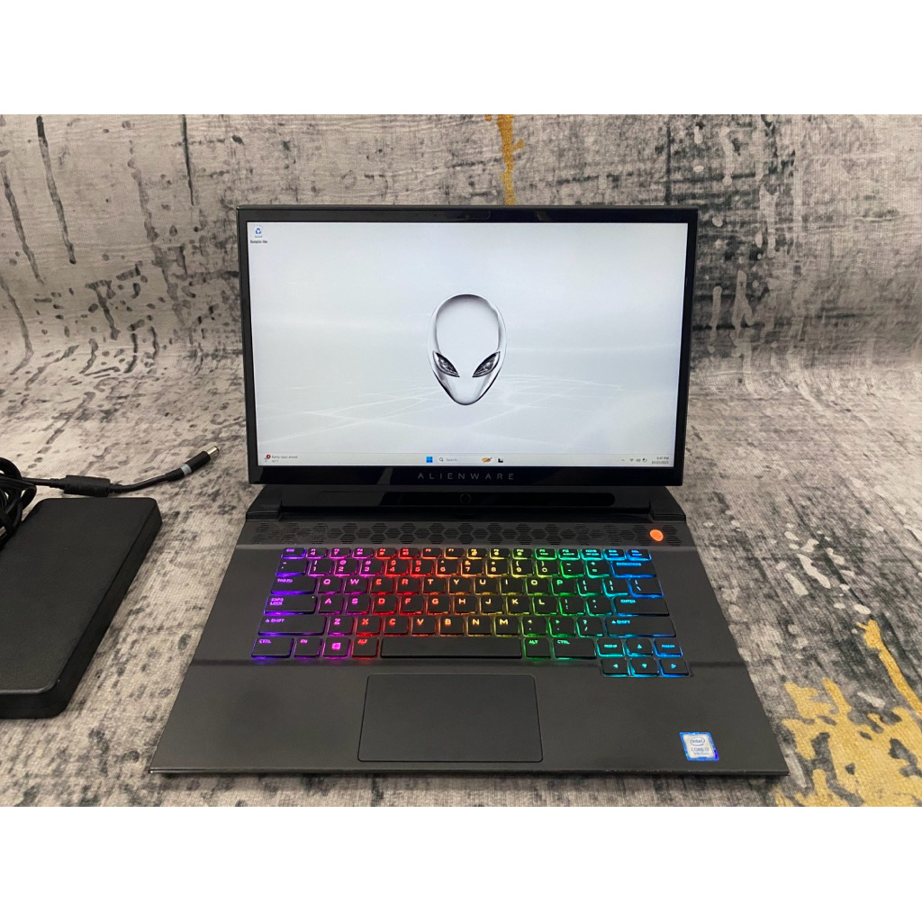 Dell Alienware Core i7-9750H RTX 2060 6Gb GDDR6 192bit 16/512Gb 144Hz Mulus Siap Pakai