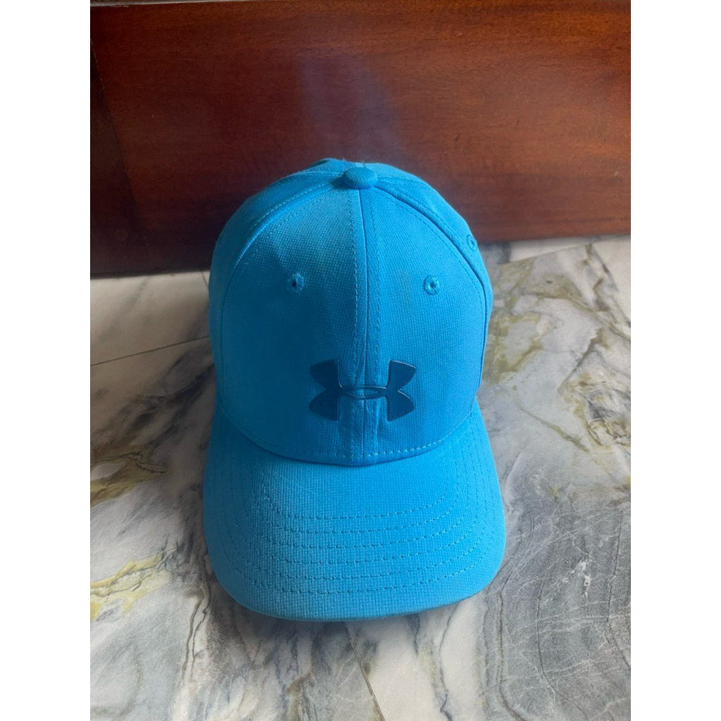 topi UA under armour