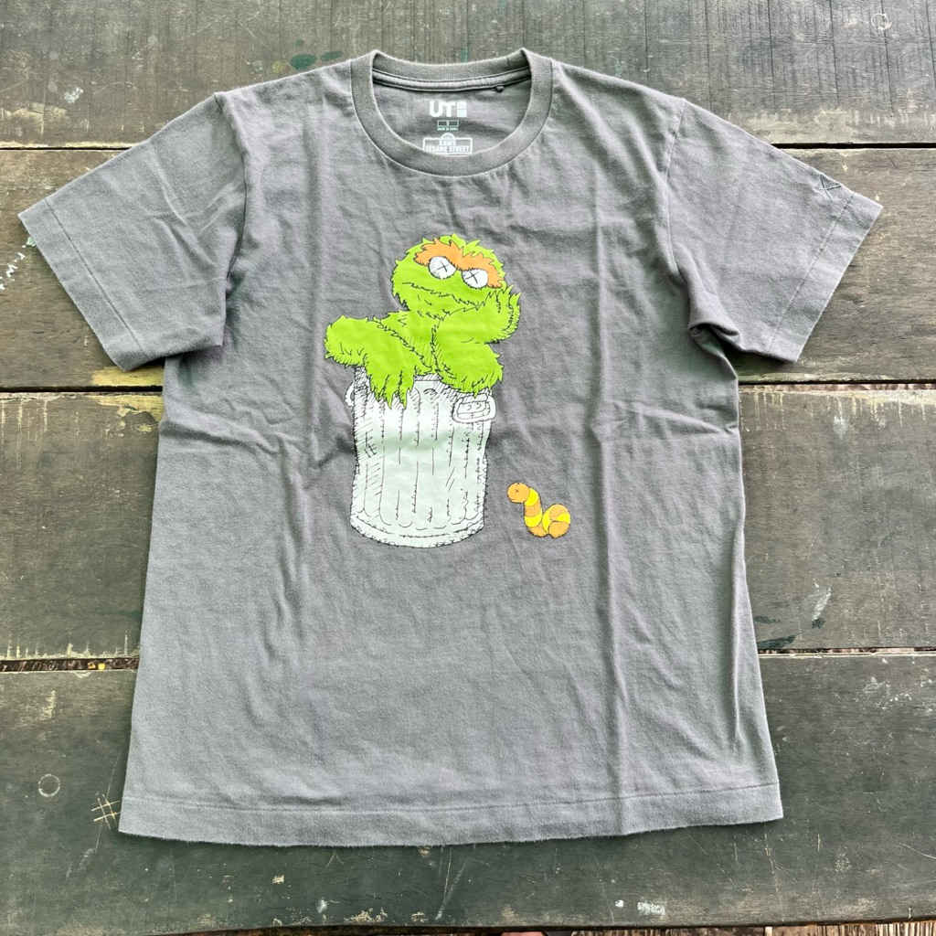 KAOS UNIQLO X KAWS SECOND