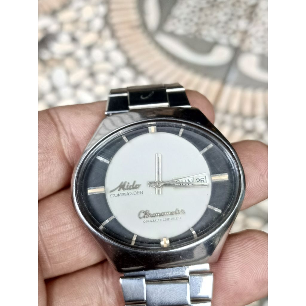 jam tangan mido commander model oval