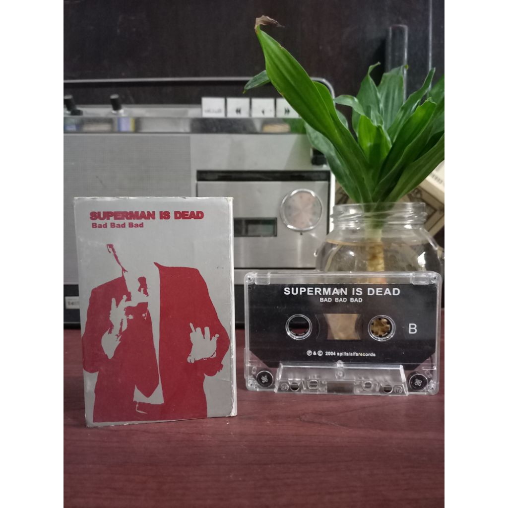 KASET PITA  SUPERMAN IS DEAD