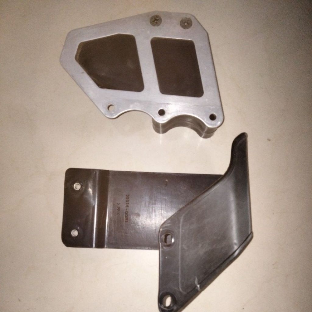 TENSIONER RANTAI KAWASAKI KLX 250 ORIGINAL (SECOND/BEKAS COPOTAN MOTOR TH. 2017)