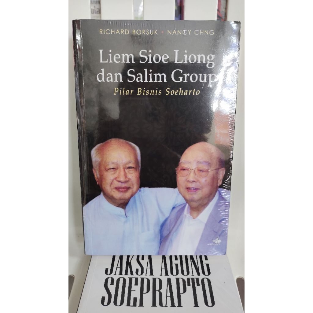 buku liem sioe liong dan salim group "pilar bisnis soeharto" - richard borsuk