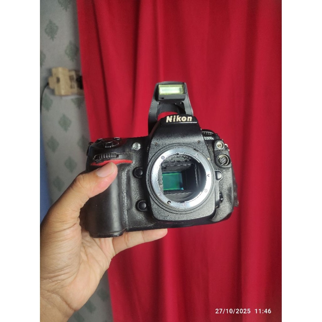 Kamera Nikon D300S Body Only {Baca Deskripsi)