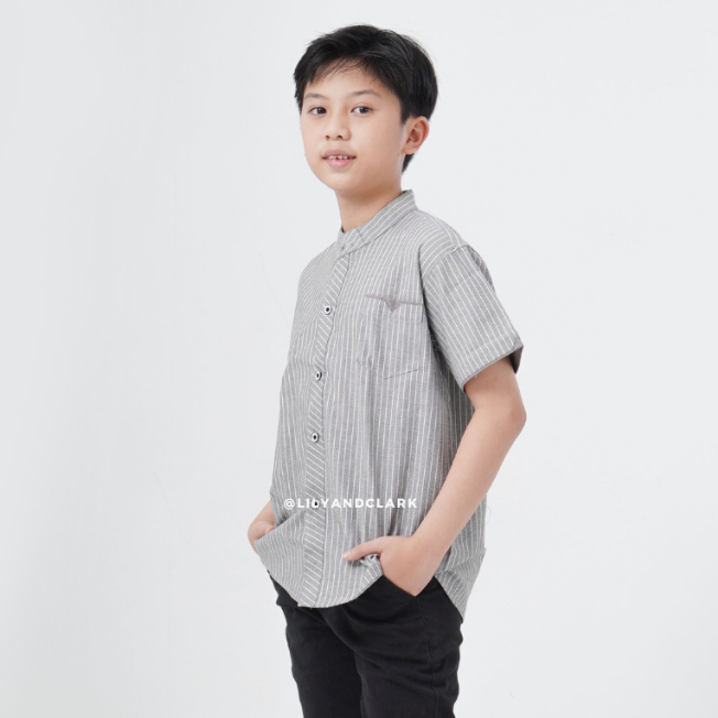 LILY AND CLARK Kemeja Salur Lengan Pendek warna Hitam KP17-HITAM
