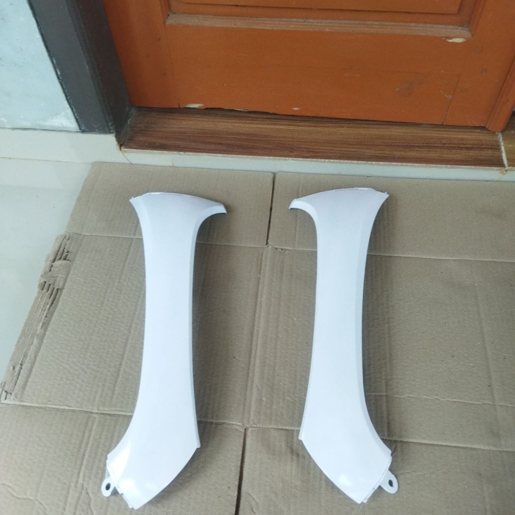 body depan samping kanan kiri Honda Scoopy donat k93 2019 original lepasan motor warna merah putih l