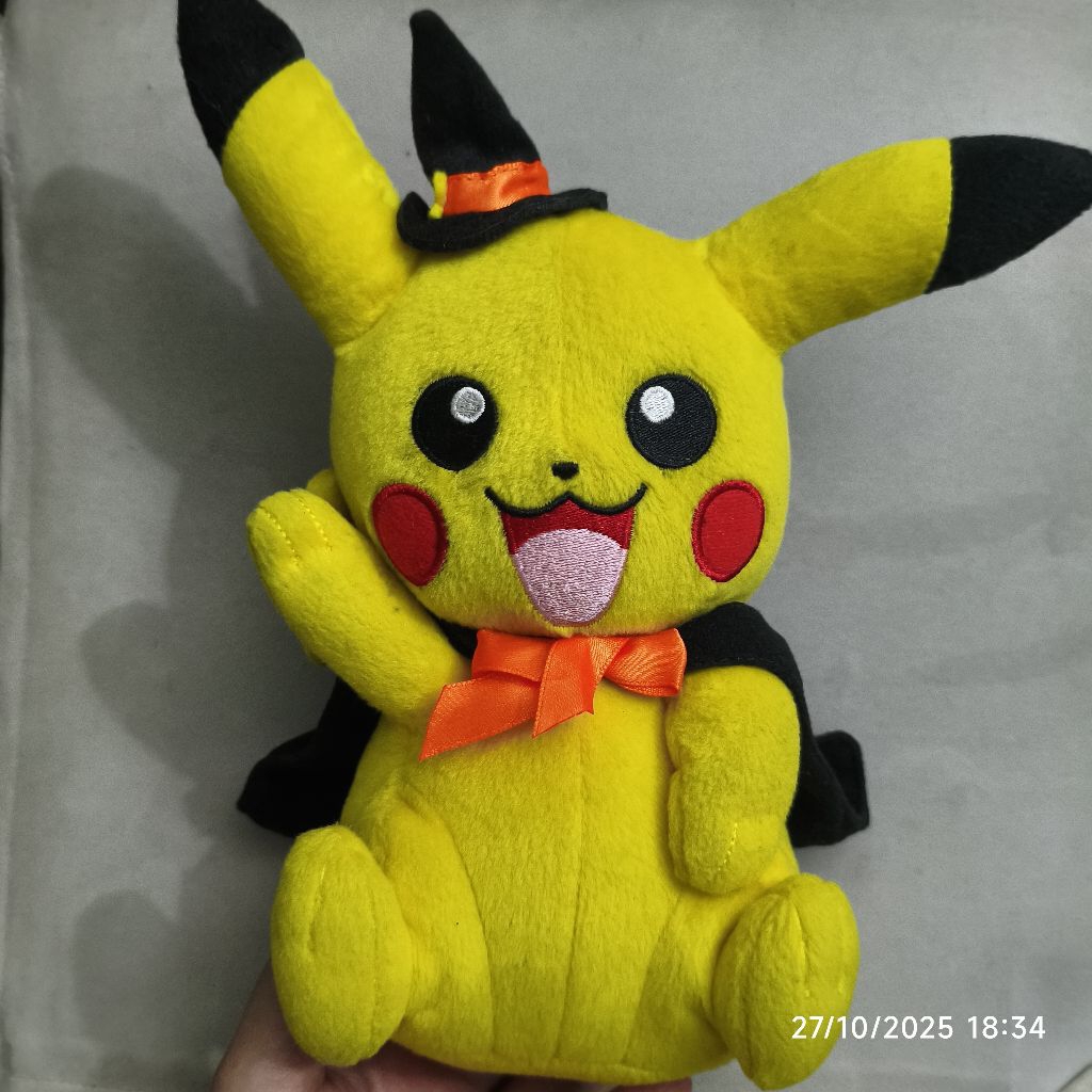boneka pikachu kostum