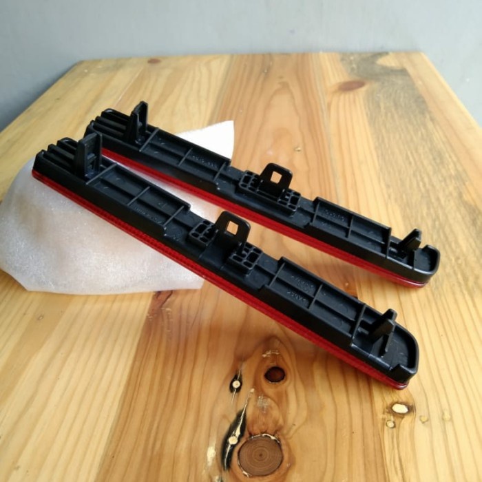 lampu reflektor mata kucing bemper belakang agya aula luxio rush lama