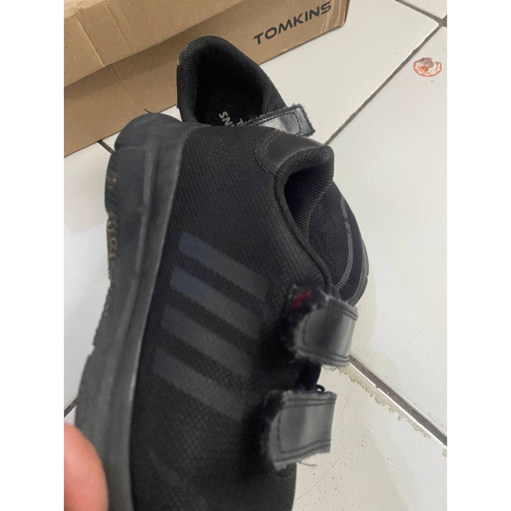 sepatu Tomkins anak (preloved)