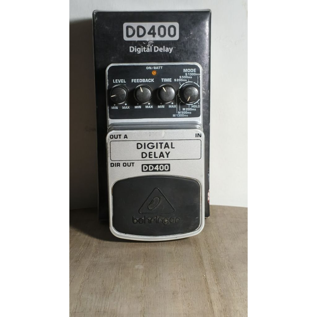 Behringer DD400 - Efek Gitar Digital Delay