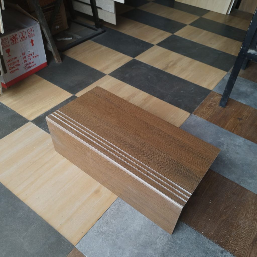 Granit anak tangga ukuran 30x60/20x60