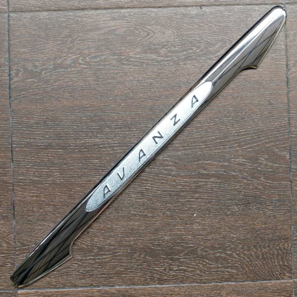 list Lis cover trundlite pintu bagasi belakang toyota Avanza lama 2004 sampai 2011 2005 2006 2007 20