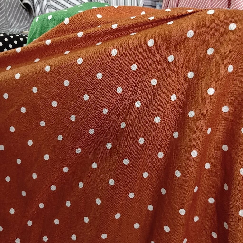 KAIN KATUN POPLIN MOTIF POLKADOT WARNA ORANGE TUA - KAIN KATUN MOTIF POLKADOT HARGA/0,5M
