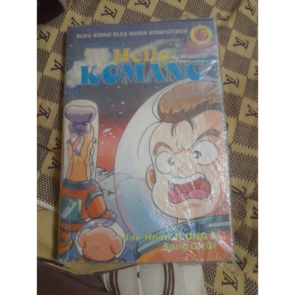 Komik hello komang volume 6
