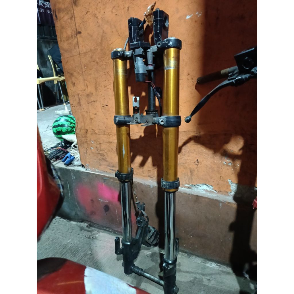 usd r15 v3 / sok depan r15 v3