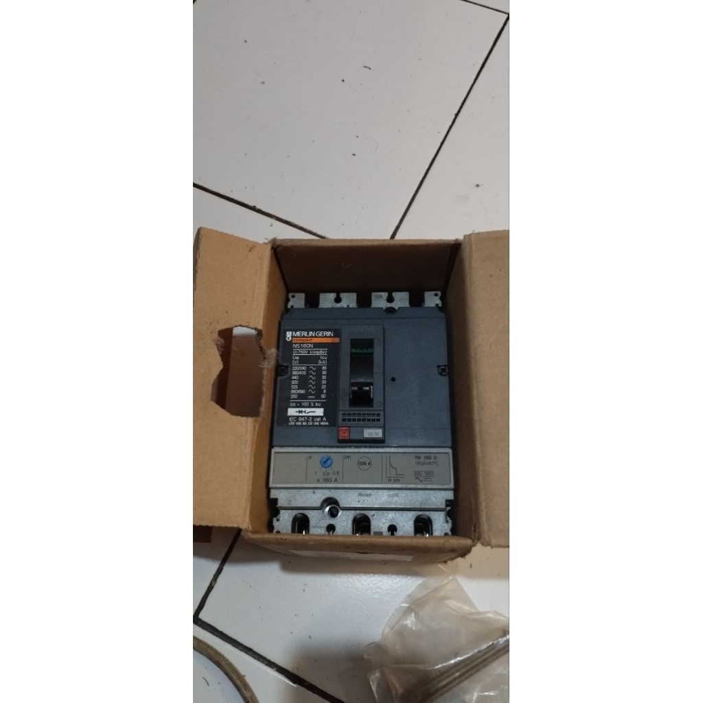 MCCB NS160N MERLIN GERIN