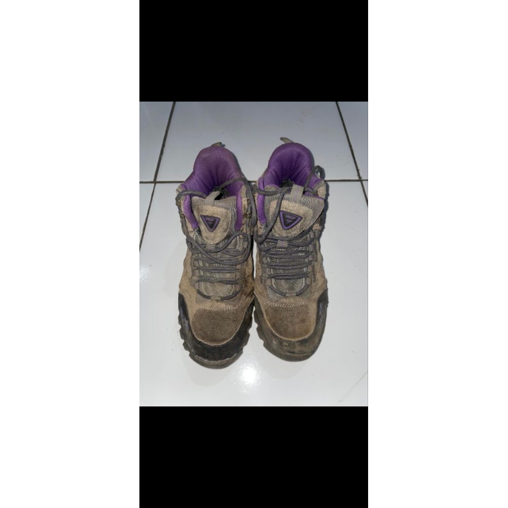 Sepatu Tracking Snta Second