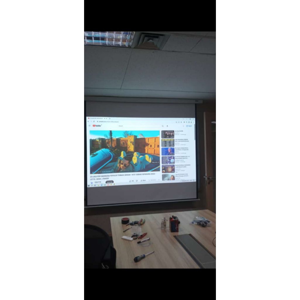 screen projector 120cm x 120cm motorized remote