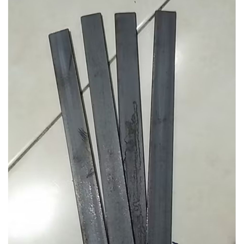 Plat Strip Besi Ukuran 10 mm × 50 mm × 100 mm