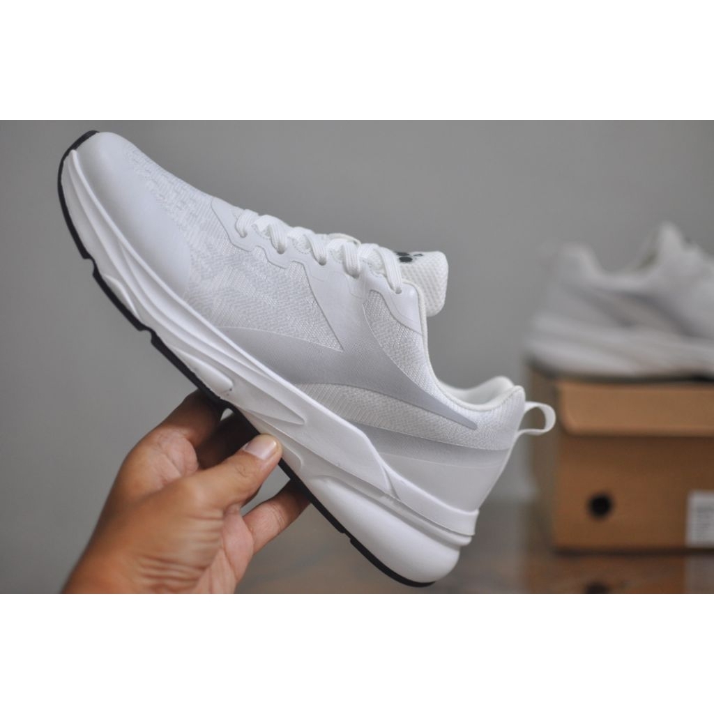 Diadora Nias Sepatu Sneakers/Lari/Badminton