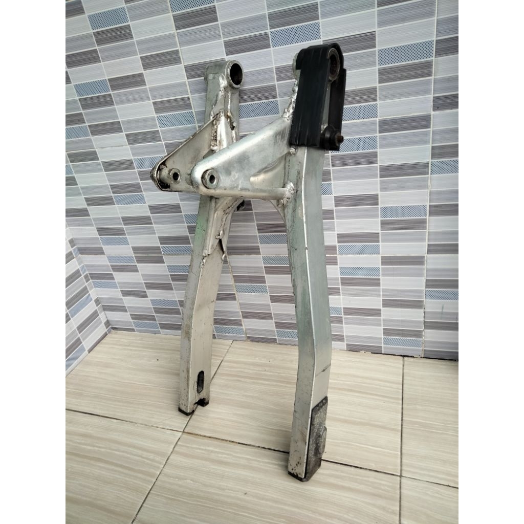 swing arm suzuki gsx750 police original