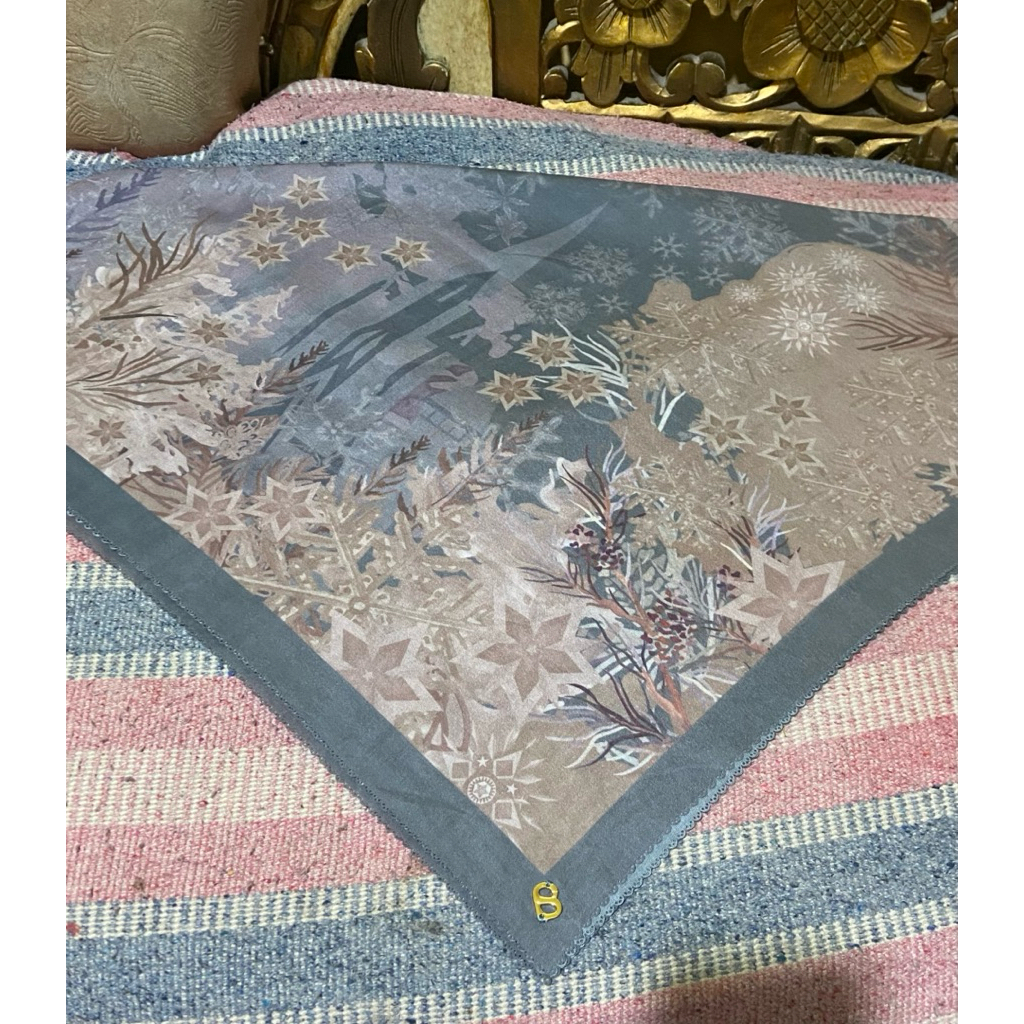 Buttonscarves frozen series quarry vvgc preloved