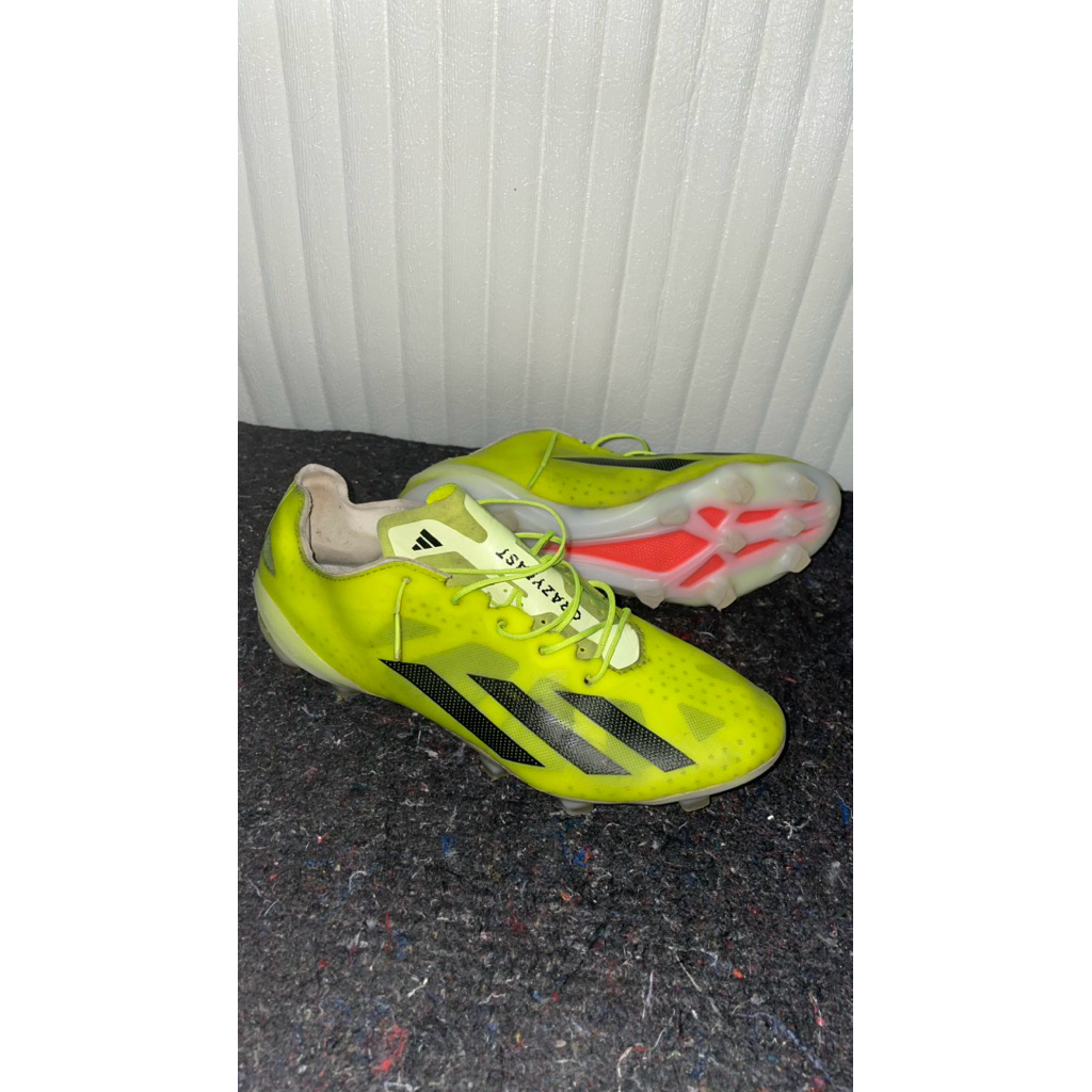 Sepatu bola Adidas Crazyfast
