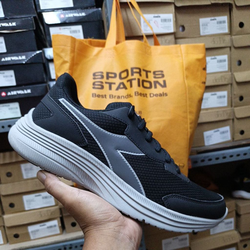 Sepatu Olahraga Fitness Pria DIADORA Eagle 7 Black Steel Grey Original Resmi Sport Station