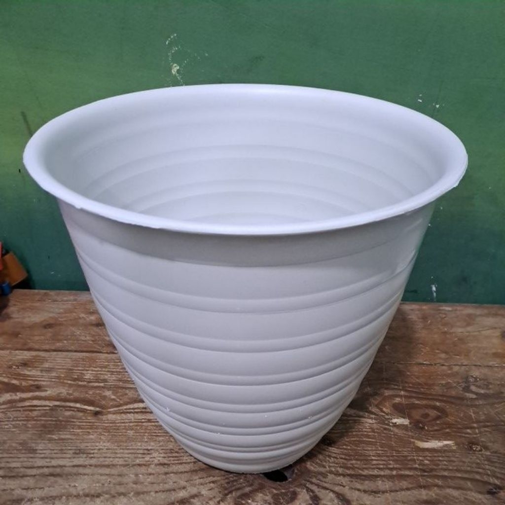 Pot tawon pirus 30 cm warna putih
