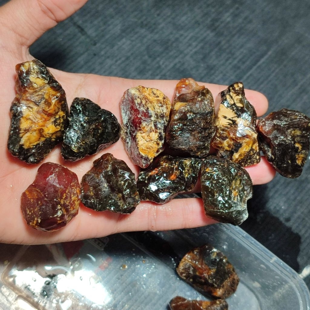 Bahan batu getah katilayu/bongkahan batu getah katilayu amber/batu akik getah katilayu amber orginal