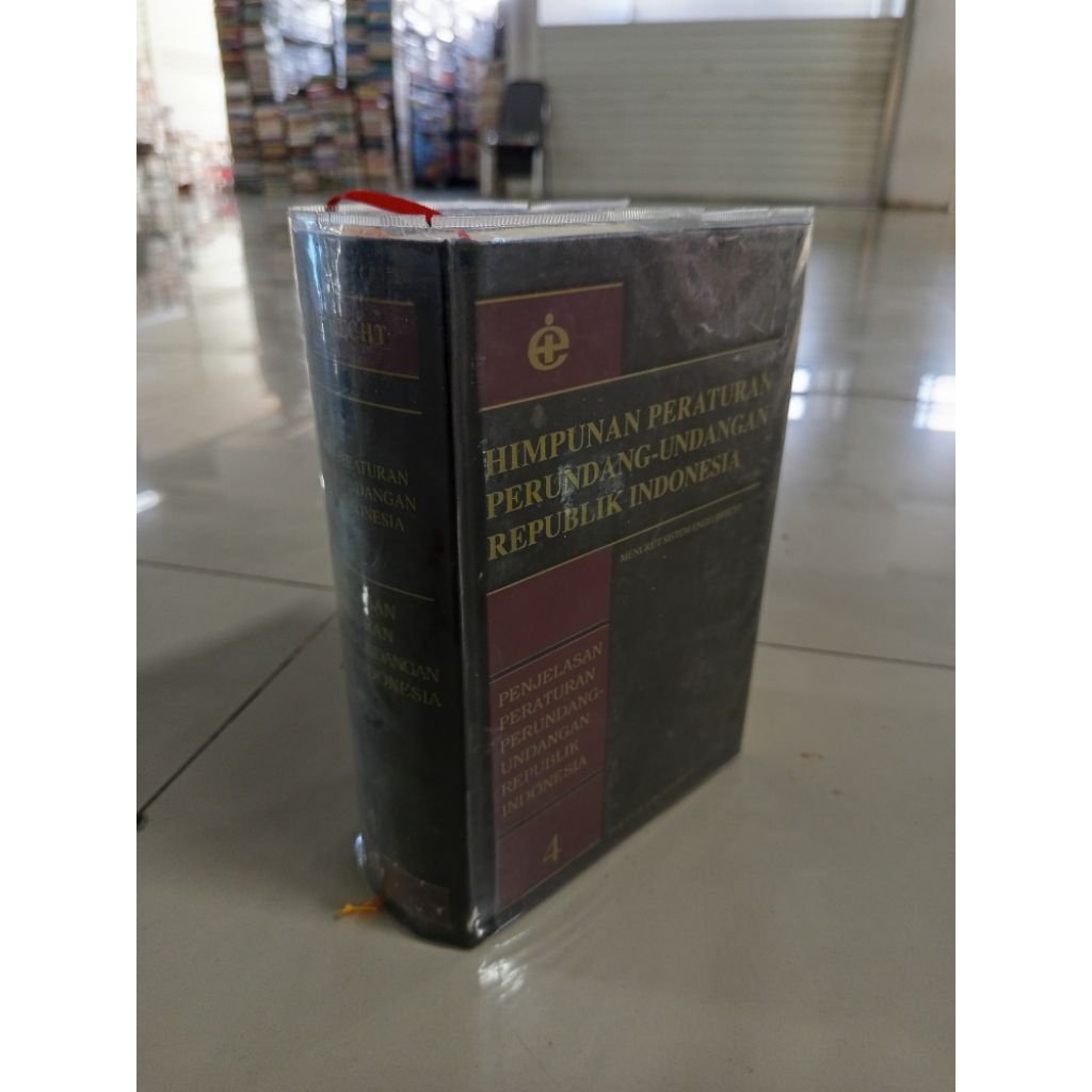 buku original - himpunan peraturan perundang undangan republik Indonesia menurut sistem engelbrecht 