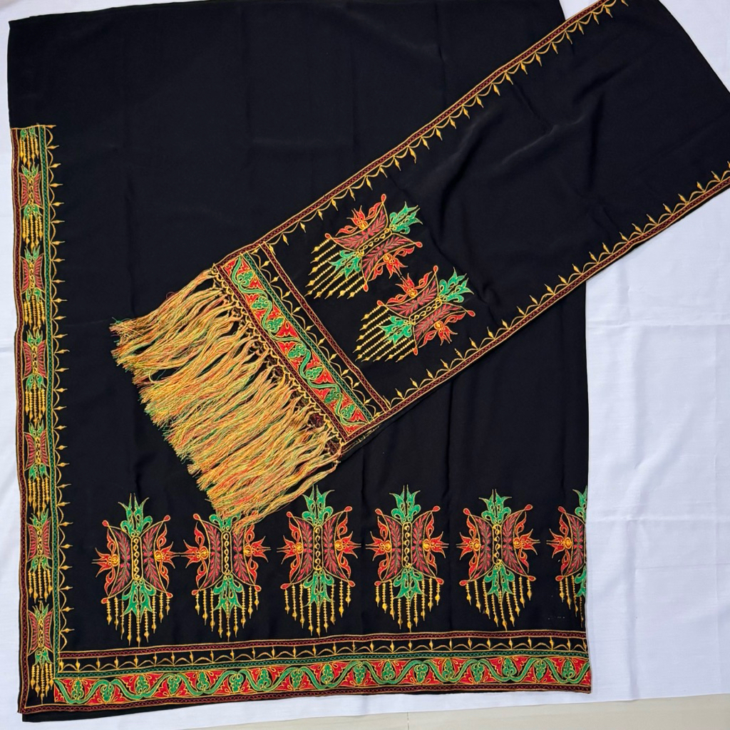 Kain Aceh motif Pintu Aceh